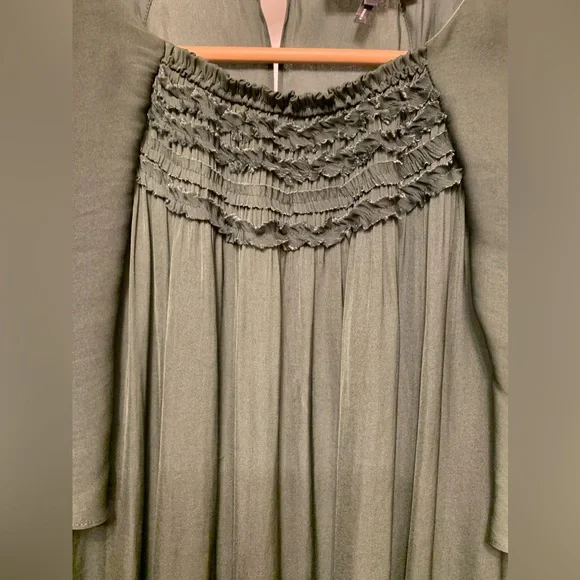 π¦πΏ Flutter into Fashion! Halston Heritage Green Blouse - Size L πΏπ¦ - Picture 5 of 15